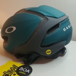 Oakley Blue and Green Helmet with MIPS